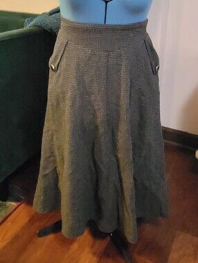 NWOT Elegant Black and Gray Women's Skirt